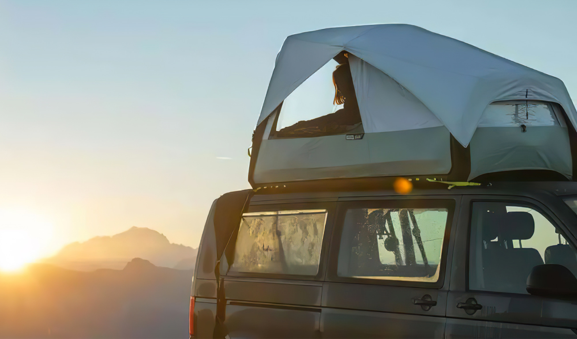 Décathlon lance une tente de toit gonflable pour van, qu'en penser ?