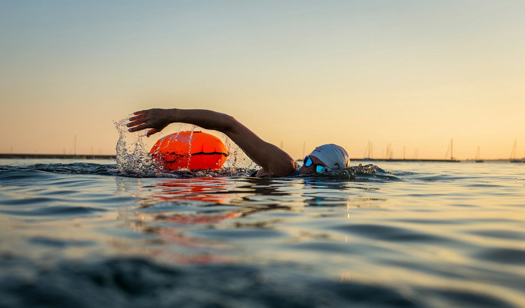 Nage en eau libre : natation avec bouée de sécurité