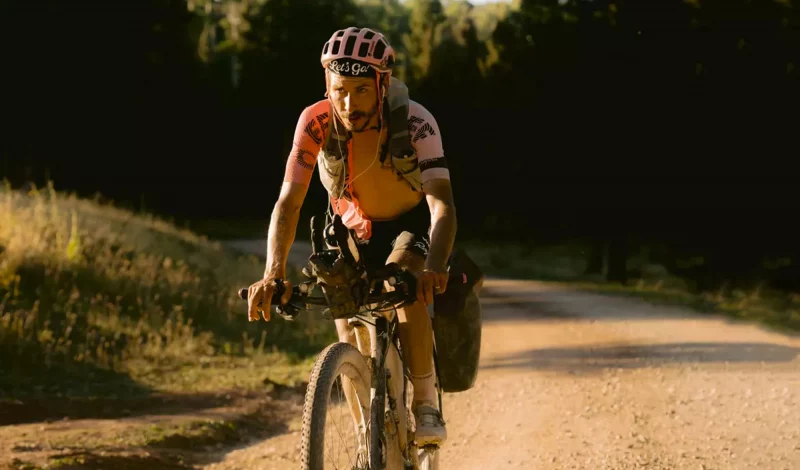 4296 km and 58521 m D+ from Canada to Mexico in 12.5 days: Lachlan Morton breaks the Tour Divide record!