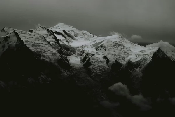 mont Blanc mauvais temps noir et blanc