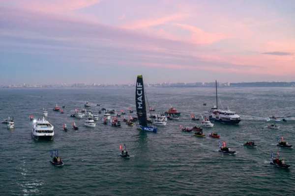 Arrivée Vendée Globe 2024 Charlie Dalin