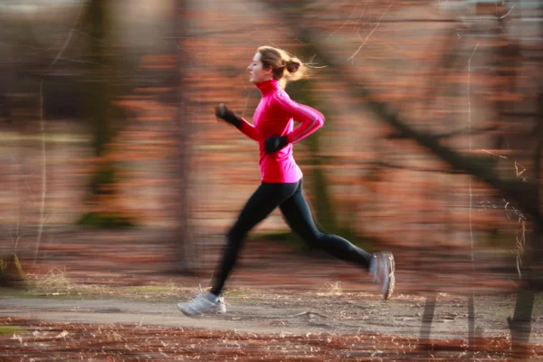 running femme forêt